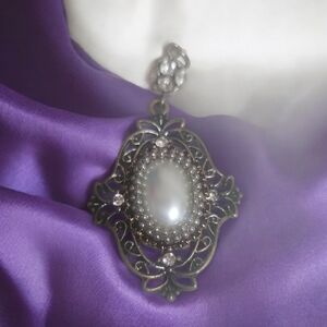 Elegant Silver Pendant with Pearl Accent For Chain